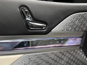 BMW 750e xDrive Plug-in Hybrid