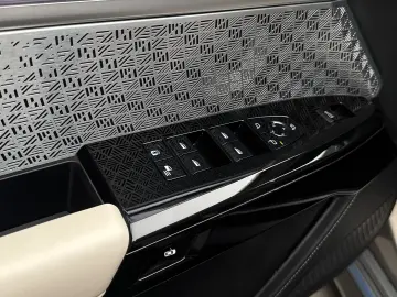 BMW 750e xDrive Plug-in Hybrid