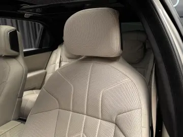 BMW 750e xDrive Plug-in Hybrid