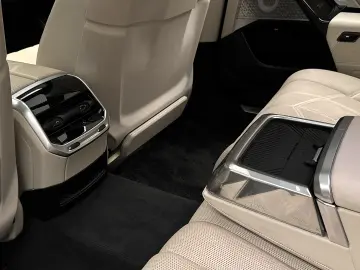 BMW 750e xDrive Plug-in Hybrid