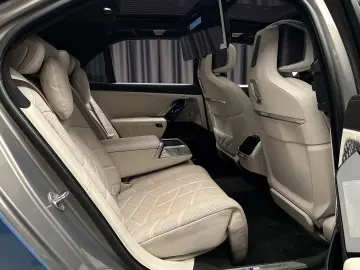 BMW 750e xDrive Plug-in Hybrid