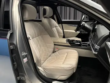 BMW 750e xDrive Plug-in Hybrid