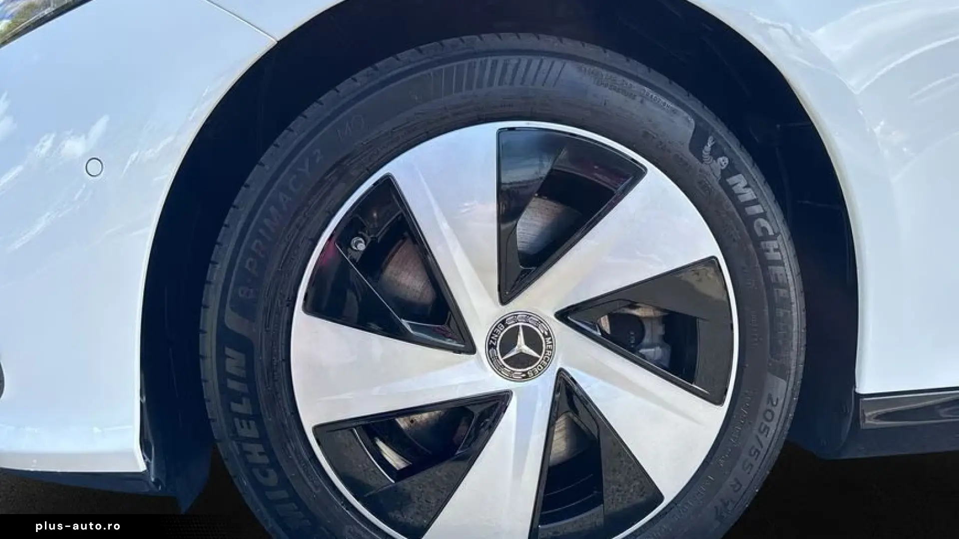 Mercedes-Benz CLA 350 4M EQ Premium Plus Drive Parking