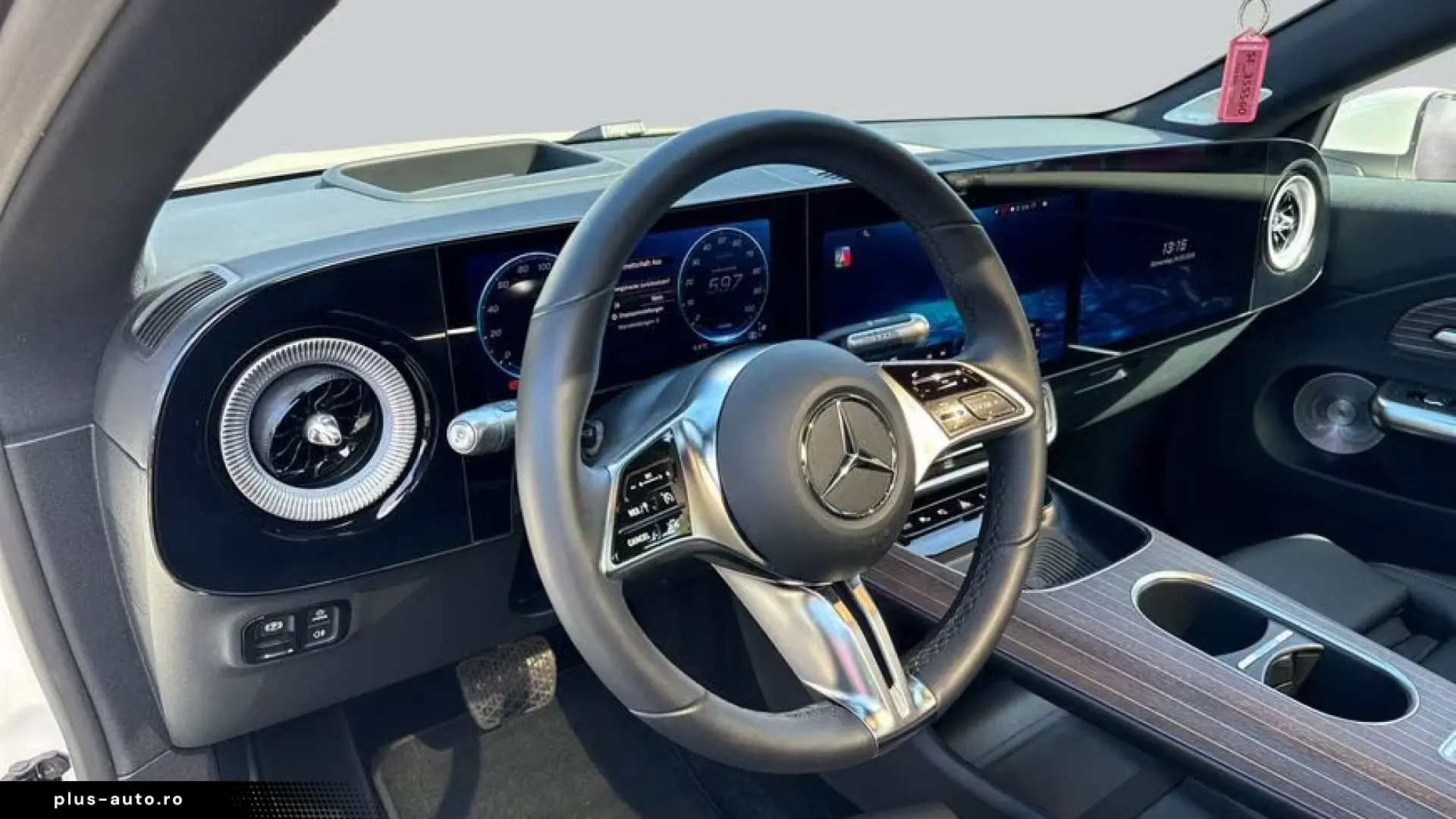 Mercedes-Benz CLA 350 4M EQ Premium Plus Drive Parking