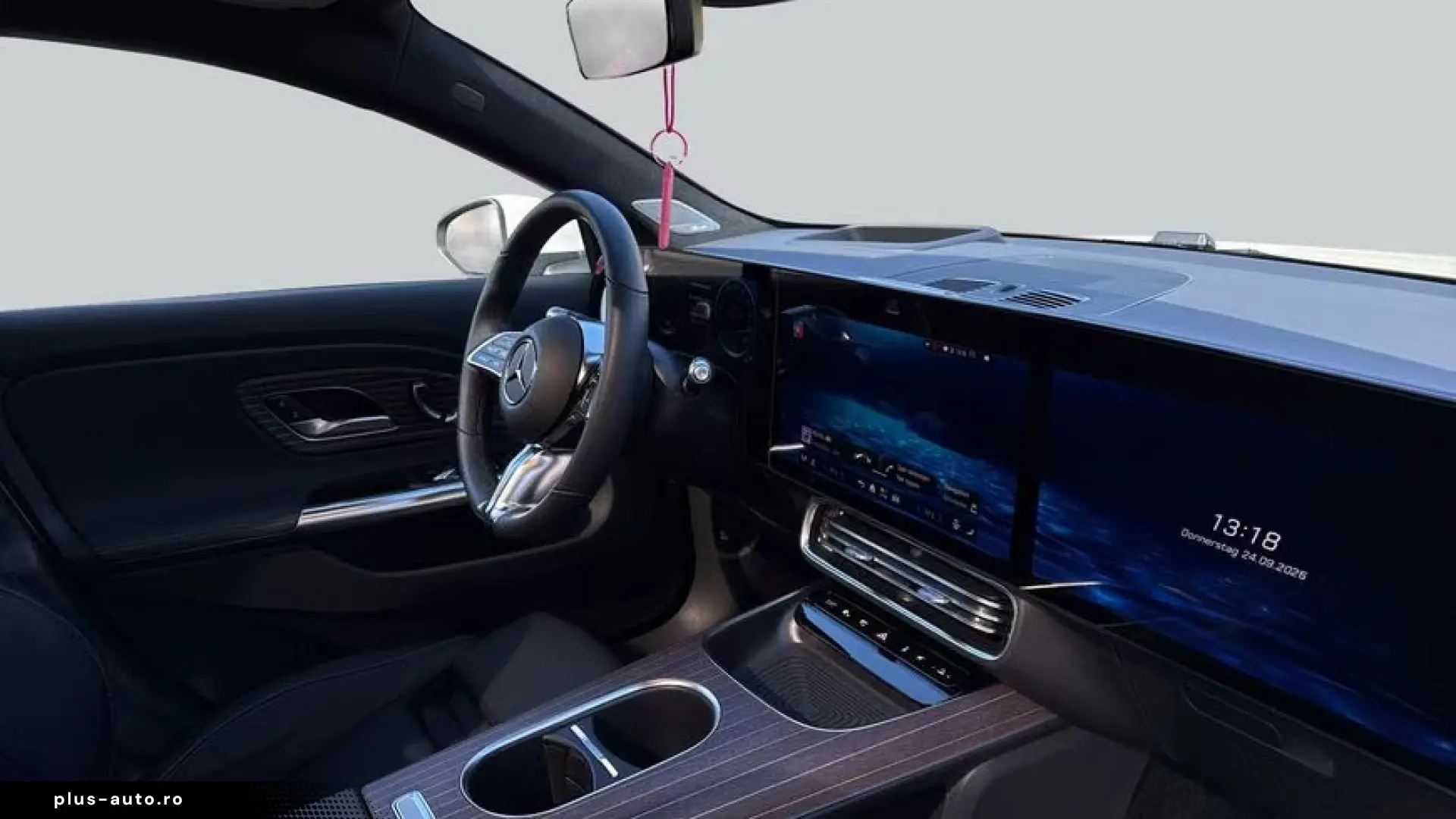 Mercedes-Benz CLA 350 4M EQ Premium Plus Drive Parking