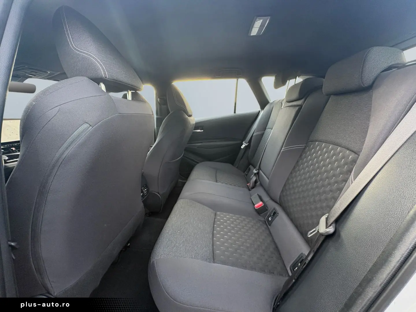 TOYOTA Corolla 1.8 Hybrid Touring Business  LED Klima S