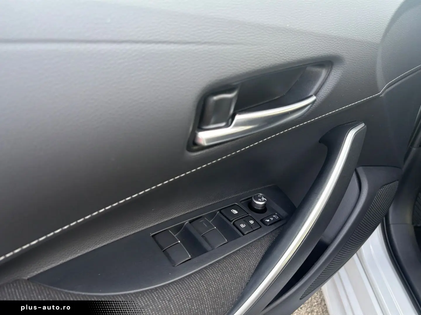 TOYOTA Corolla 1.8 Hybrid Touring Business  LED Klima S