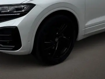 VW Touareg 3.0 TDI R-Line 4M PANO AHK STAHZG LUFT