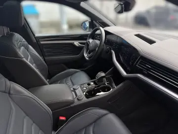 VW Touareg 3.0 TDI R-Line 4M PANO AHK STAHZG LUFT