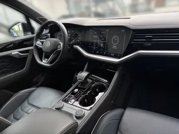 VW Touareg 3.0 TDI R-Line 4M PANO AHK STAHZG LUFT