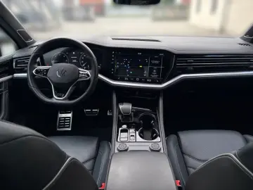 VW Touareg 3.0 TDI R-Line 4M PANO AHK STAHZG LUFT