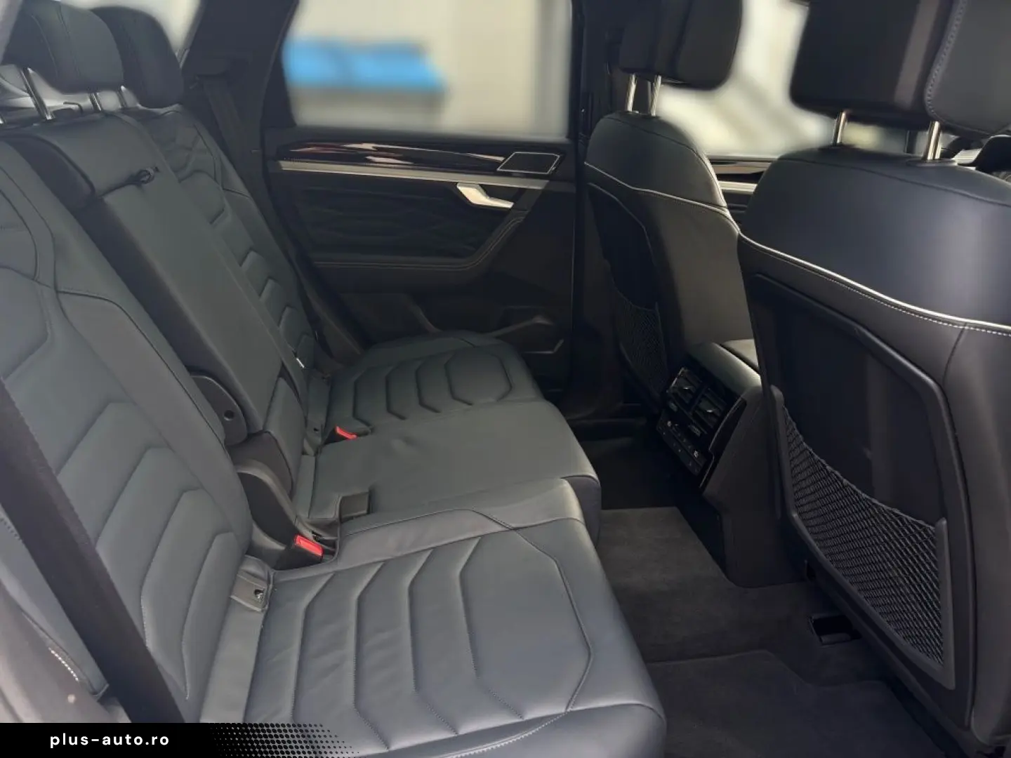 VW Touareg 3.0 TDI R-Line 4M PANO AHK STAHZG LUFT
