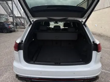 VW Touareg 3.0 TDI R-Line 4M PANO AHK STAHZG LUFT