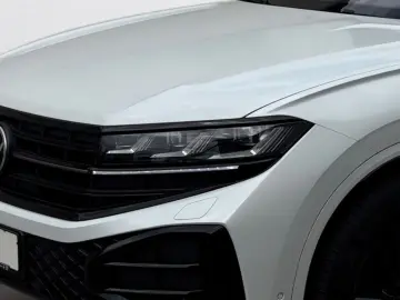VW Touareg 3.0 TDI R-Line 4M PANO AHK STAHZG LUFT