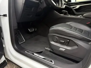 VW Touareg 3.0 TDI R-Line 4M PANO AHK STAHZG LUFT