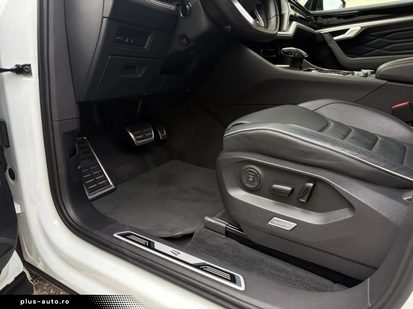 VW Touareg 3.0 TDI R-Line 4M PANO AHK STAHZG LUFT