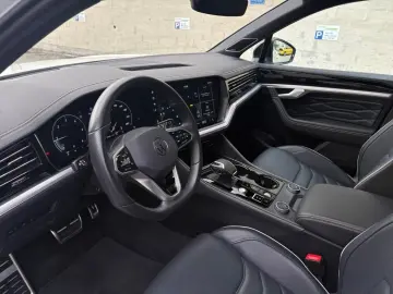 VW Touareg 3.0 TDI R-Line 4M PANO AHK STAHZG LUFT