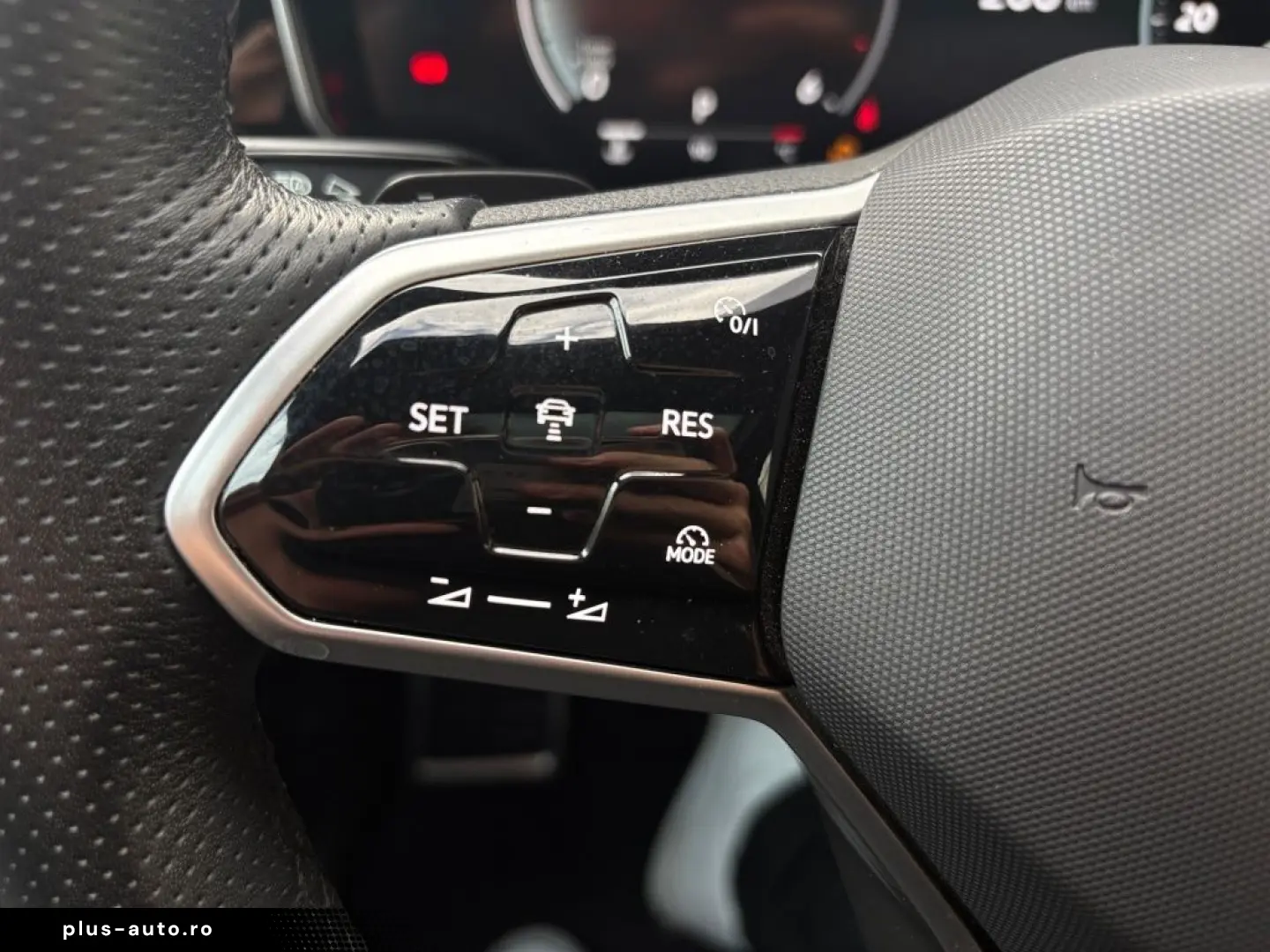 VW Touareg 3.0 TDI R-Line 4M PANO AHK STAHZG LUFT