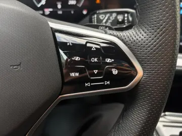 VW Touareg 3.0 TDI R-Line 4M PANO AHK STAHZG LUFT