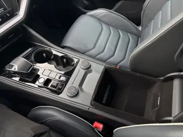 VW Touareg 3.0 TDI R-Line 4M PANO AHK STAHZG LUFT