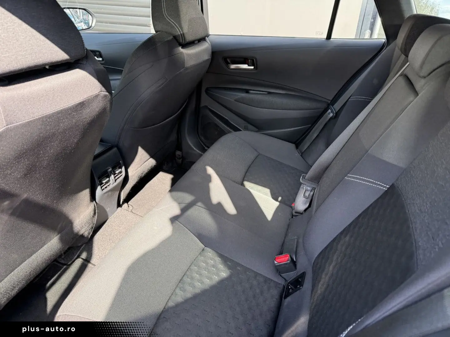 TOYOTA Corolla Touring Sports 2.0 Hybrid Business Editi