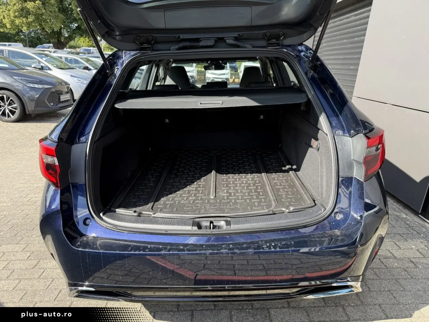 TOYOTA Corolla Touring Sports 2.0 Hybrid Business Editi