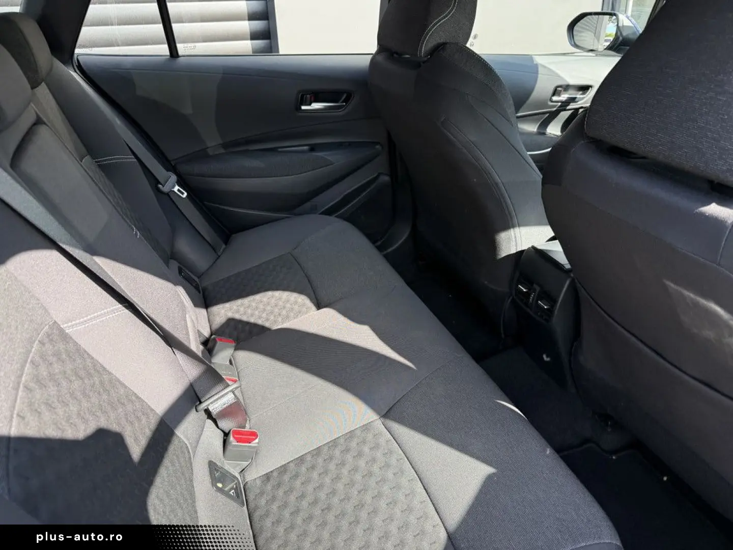TOYOTA Corolla Touring Sports 2.0 Hybrid Business Editi