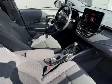 TOYOTA Corolla Touring Sports 2.0 Hybrid Business Editi