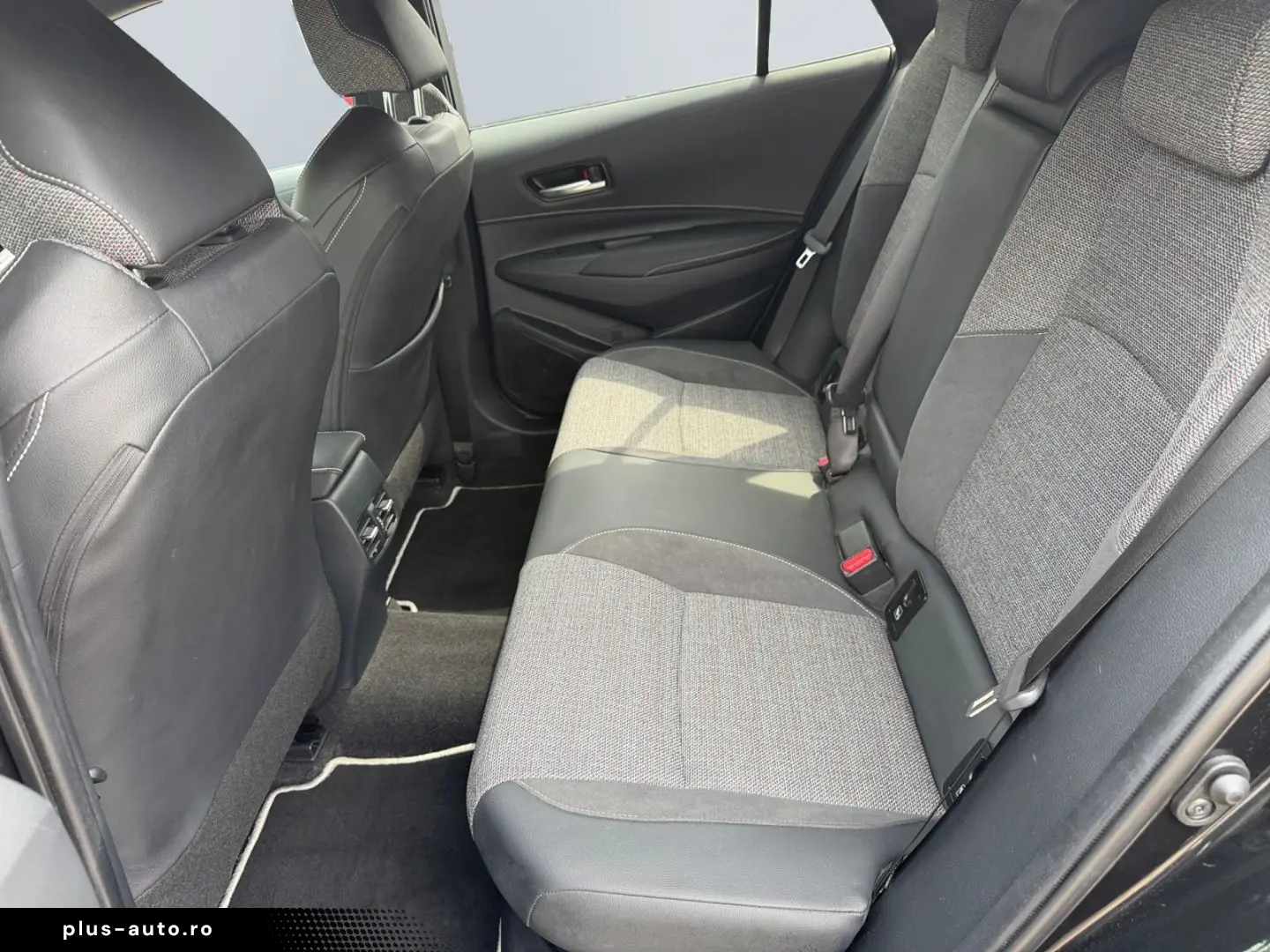 TOYOTA Corolla 1.8 TS Hybrid Teamplayer  LED SHZ CAM PD