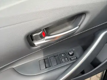 TOYOTA Corolla 1.8 TS Hybrid Teamplayer  LED SHZ CAM PD