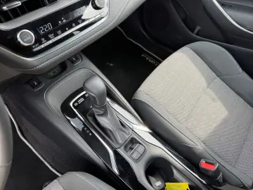 TOYOTA Corolla 1.8 TS Hybrid Teamplayer  LED SHZ CAM PD