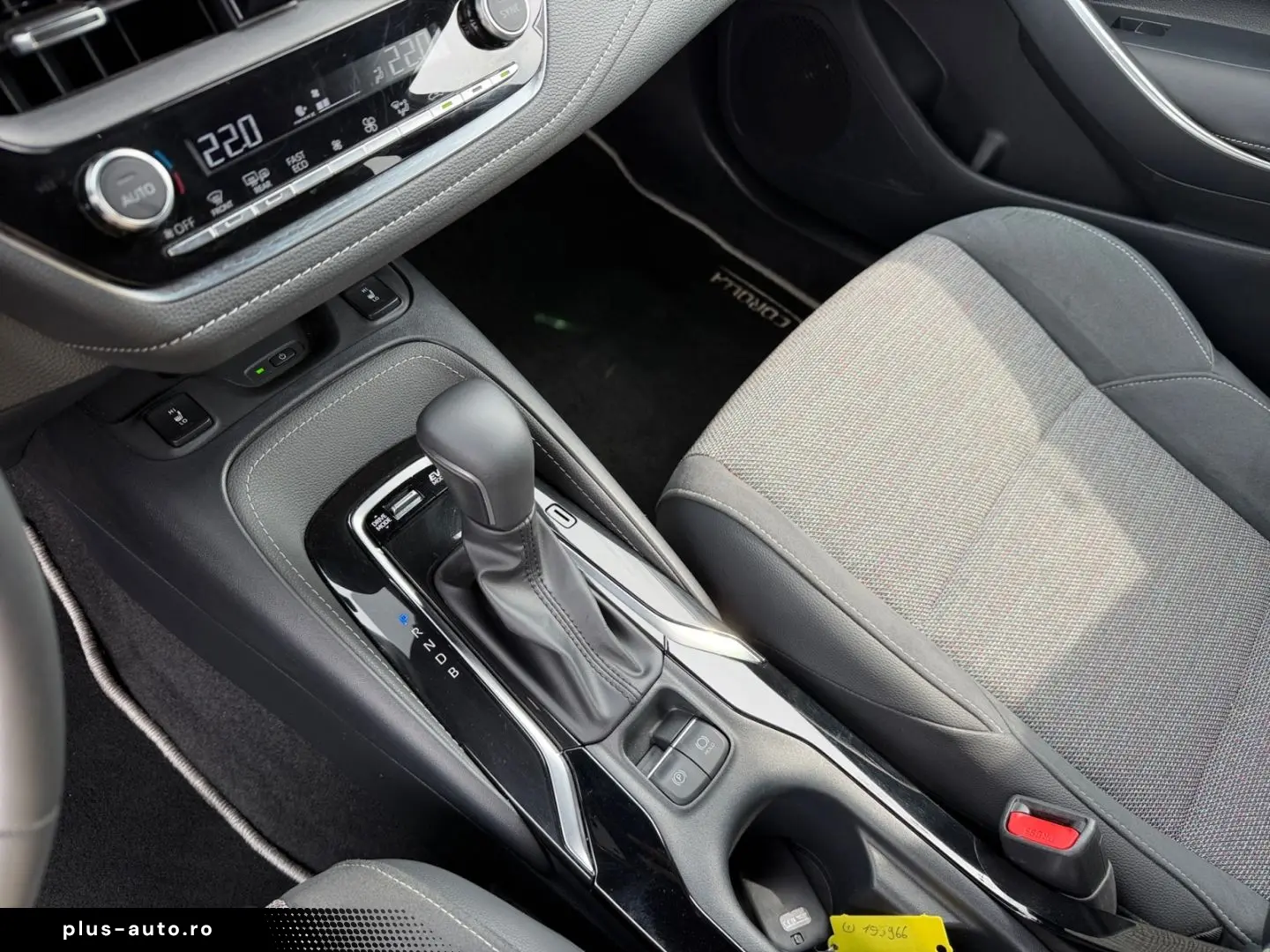 TOYOTA Corolla 1.8 TS Hybrid Teamplayer  LED SHZ CAM PD