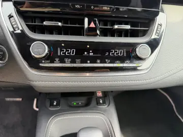 TOYOTA Corolla 1.8 TS Hybrid Teamplayer  LED SHZ CAM PD