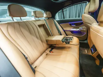 Mercedes-Benz E 200  Premium Plus