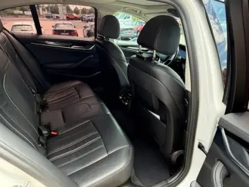 BMW 530i Luxury Line  LASER