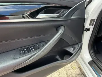 BMW 530i Luxury Line  LASER