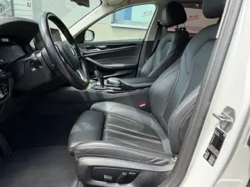 BMW 530i Luxury Line  LASER