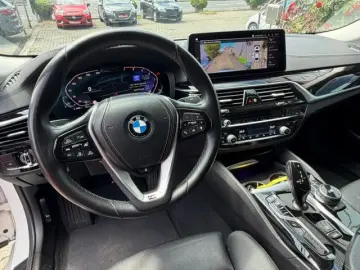 BMW 530i Luxury Line  LASER
