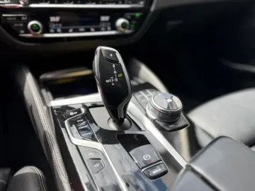 BMW 530i Luxury Line  LASER