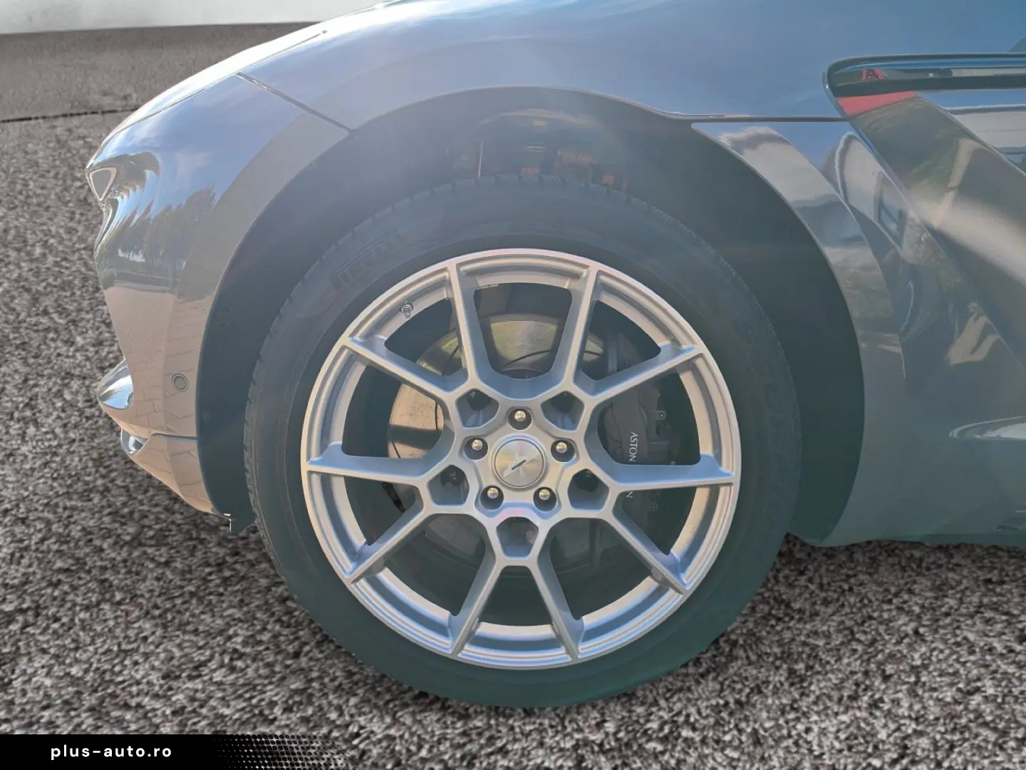 ASTON MARTIN DBX 4.0 V8  Aston Martin Memmingen