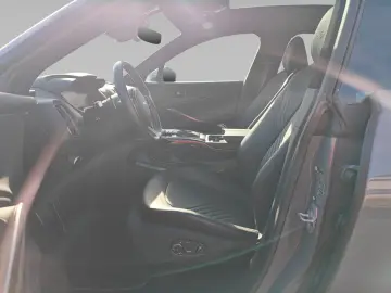 ASTON MARTIN DBX 4.0 V8  Aston Martin Memmingen