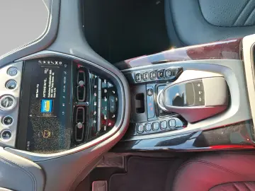 ASTON MARTIN DBX 4.0 V8  Aston Martin Memmingen