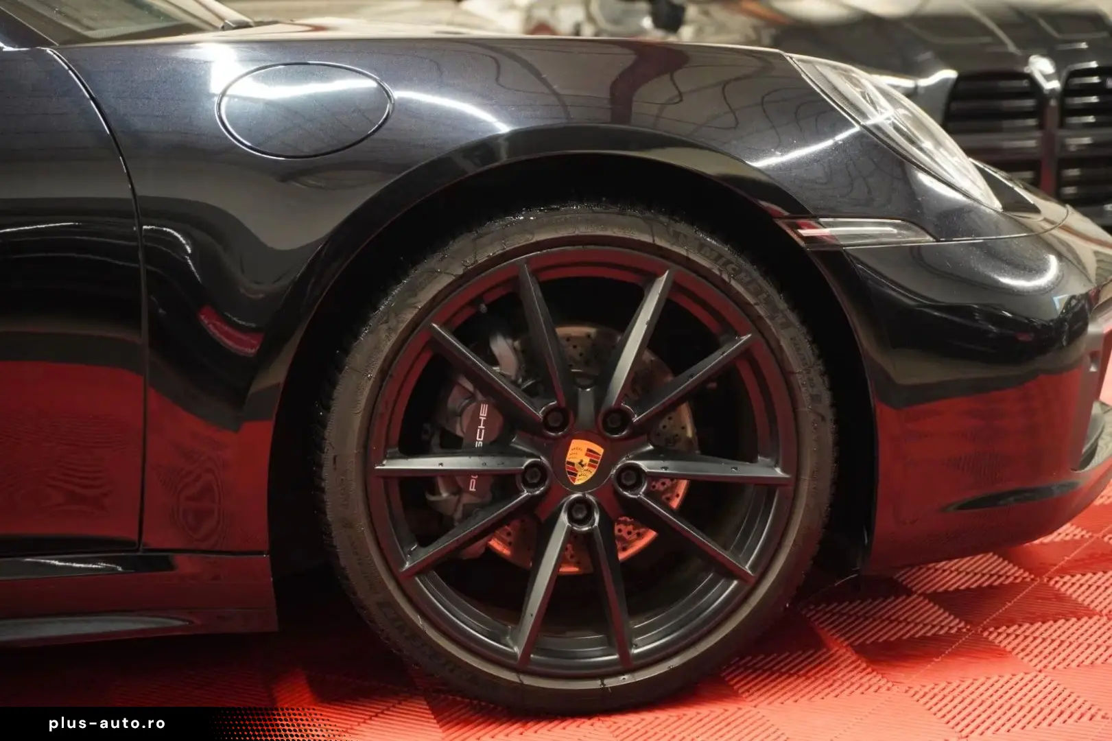 PORSCHE 992 911 Carrera 4