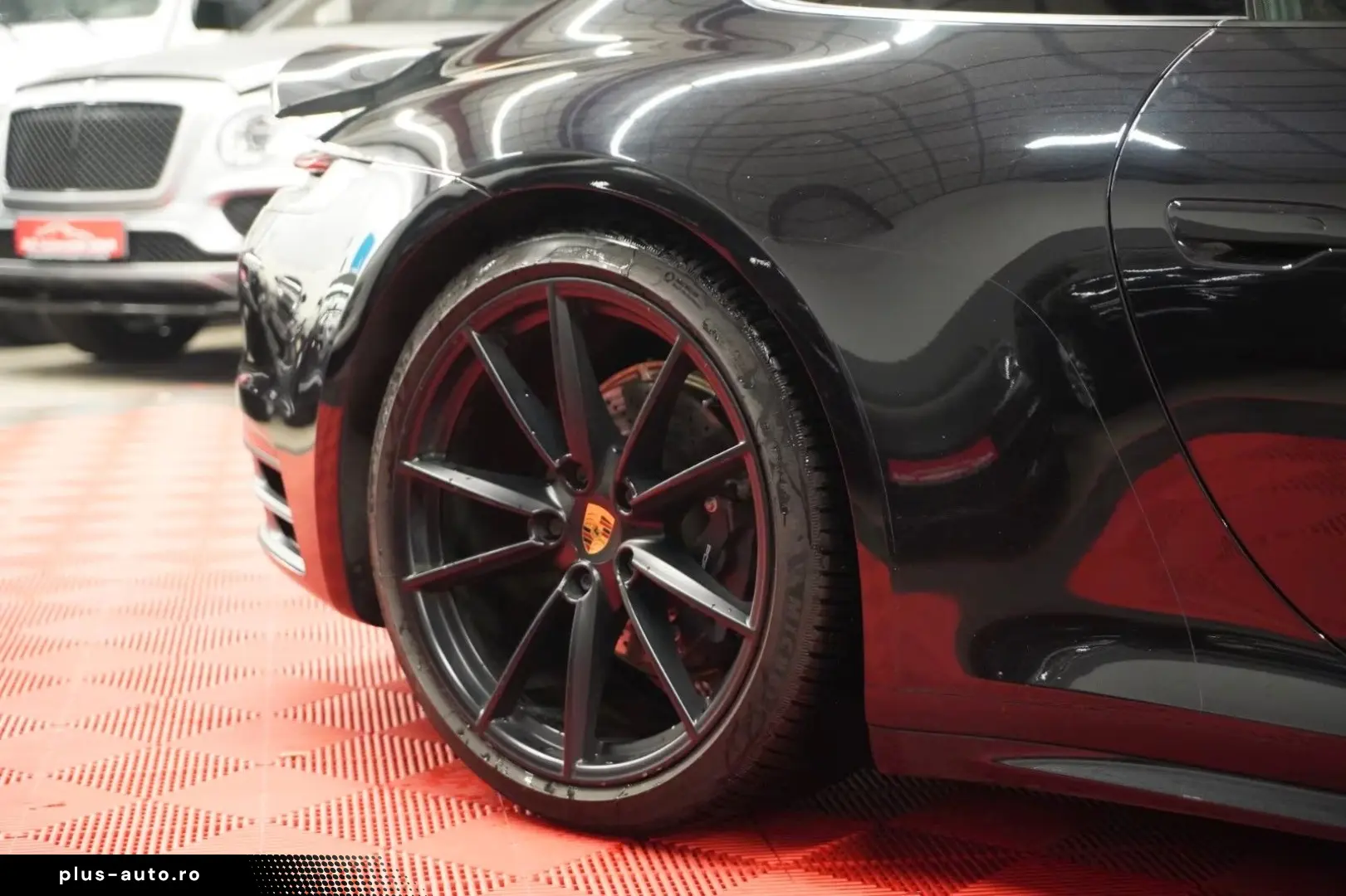 PORSCHE 992 911 Carrera 4