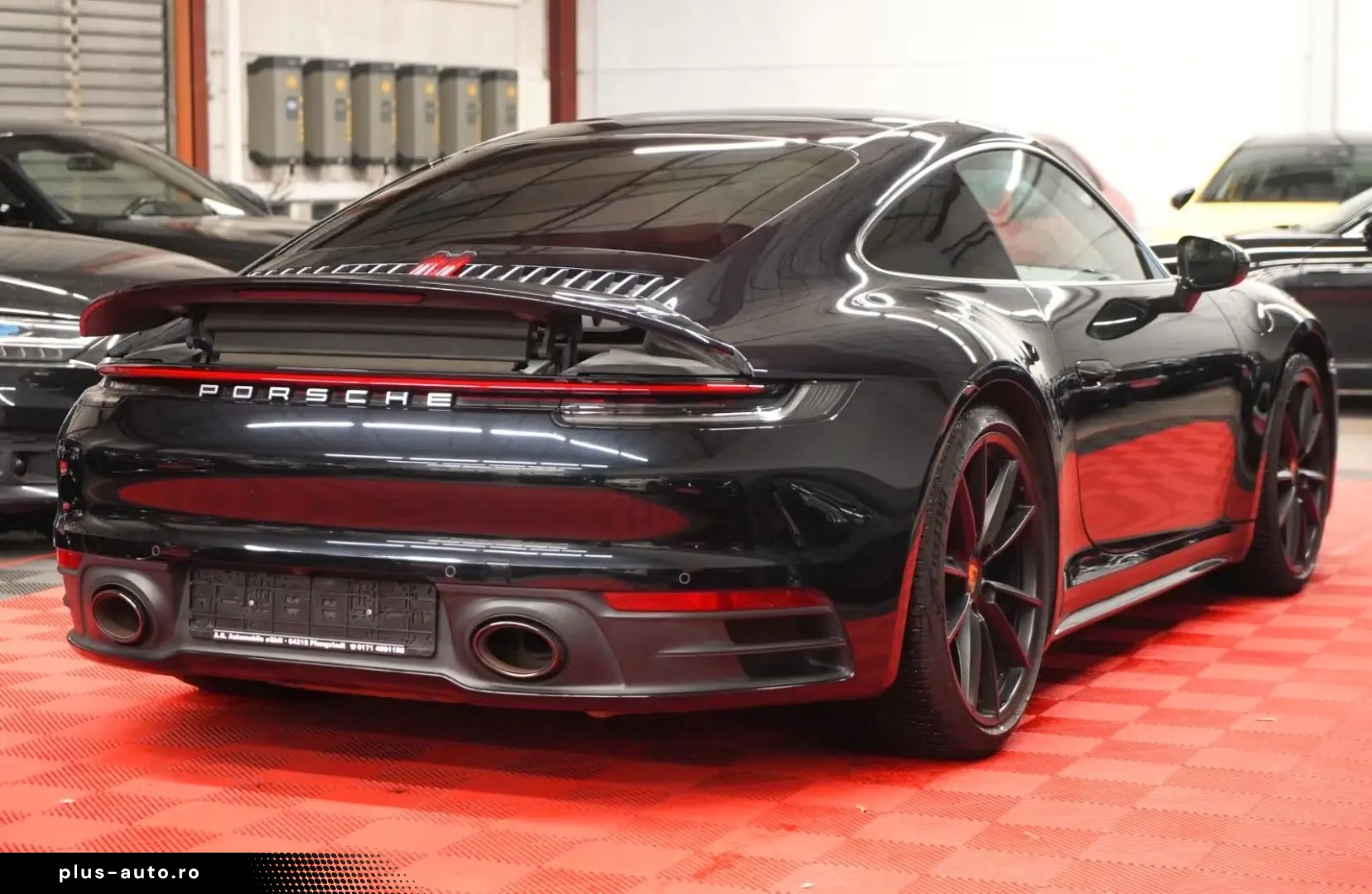 PORSCHE 992 911 Carrera 4