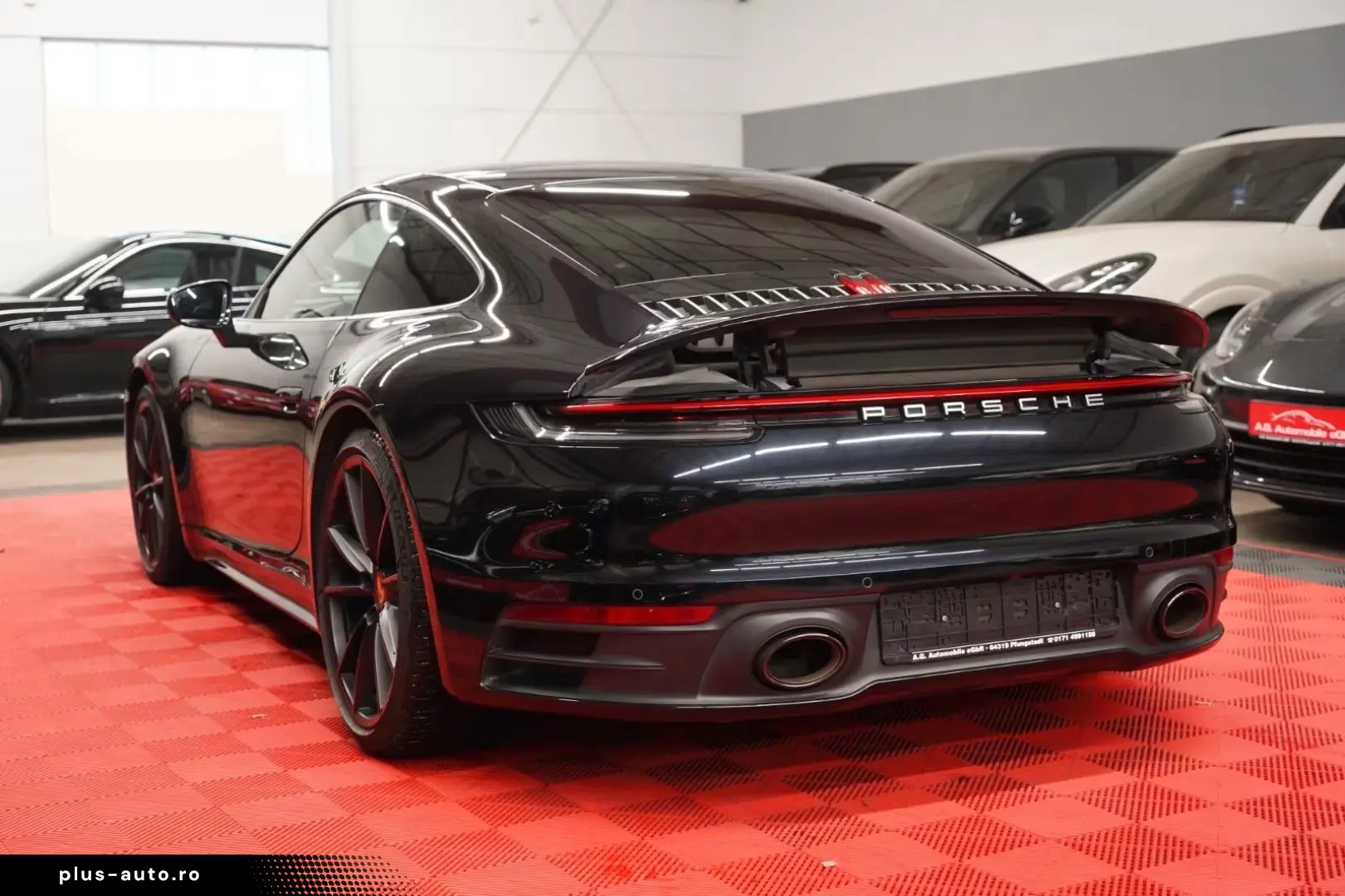 PORSCHE 992 911 Carrera 4