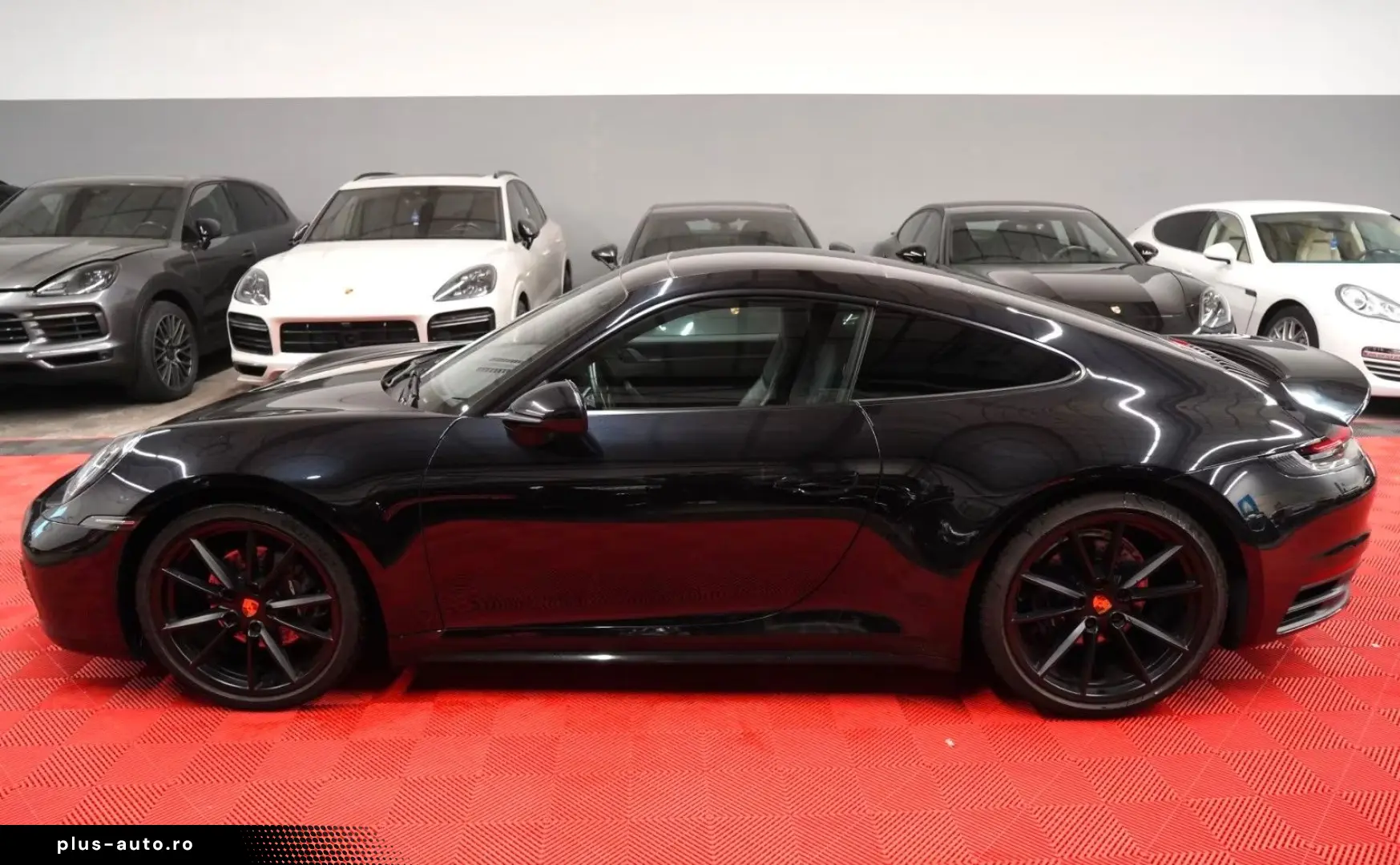 PORSCHE 992 911 Carrera 4