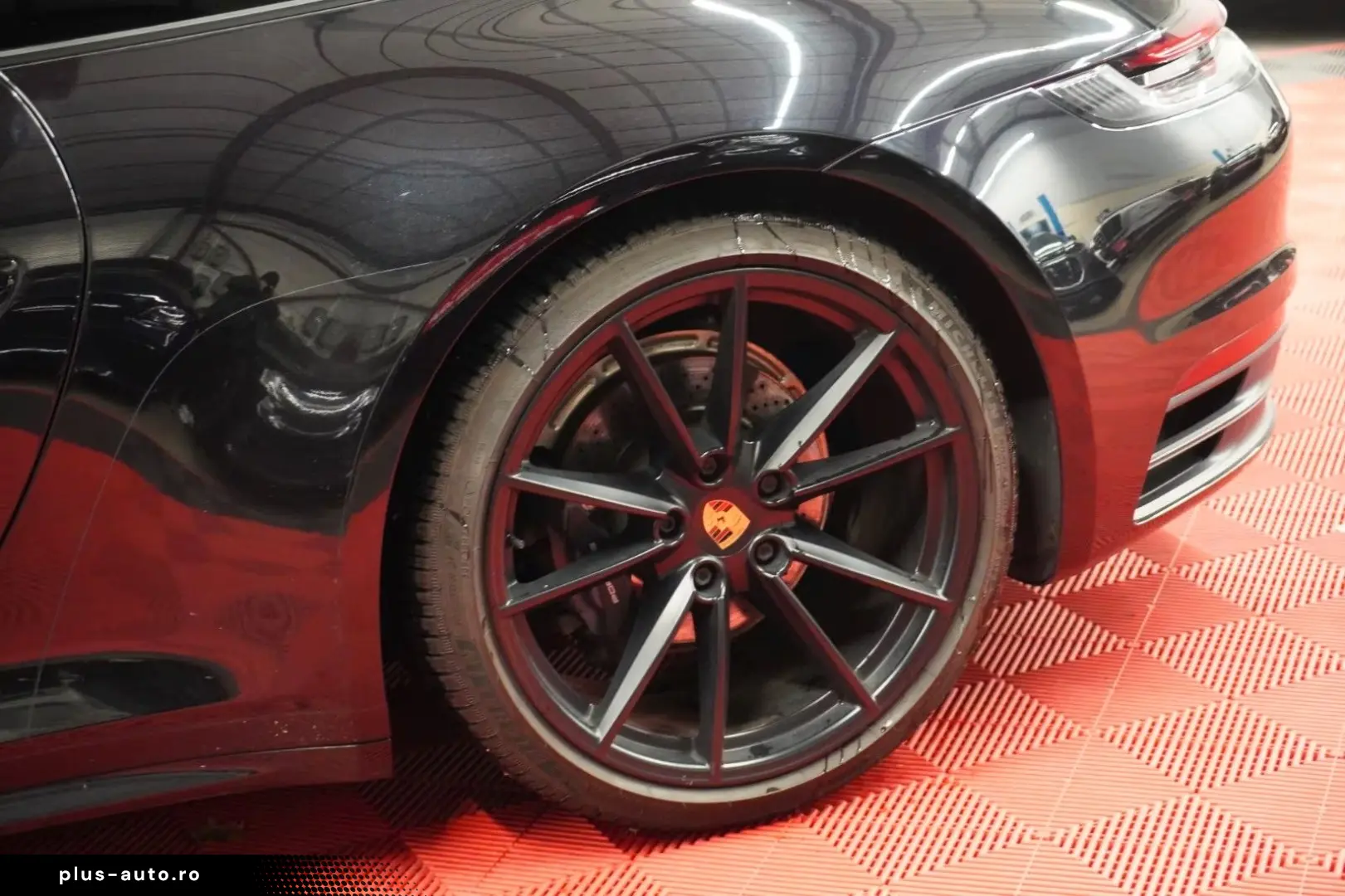 PORSCHE 992 911 Carrera 4