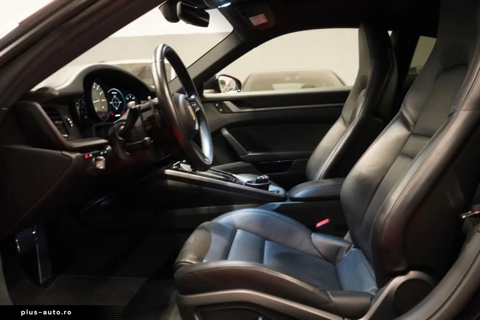 PORSCHE 992 911 Carrera 4