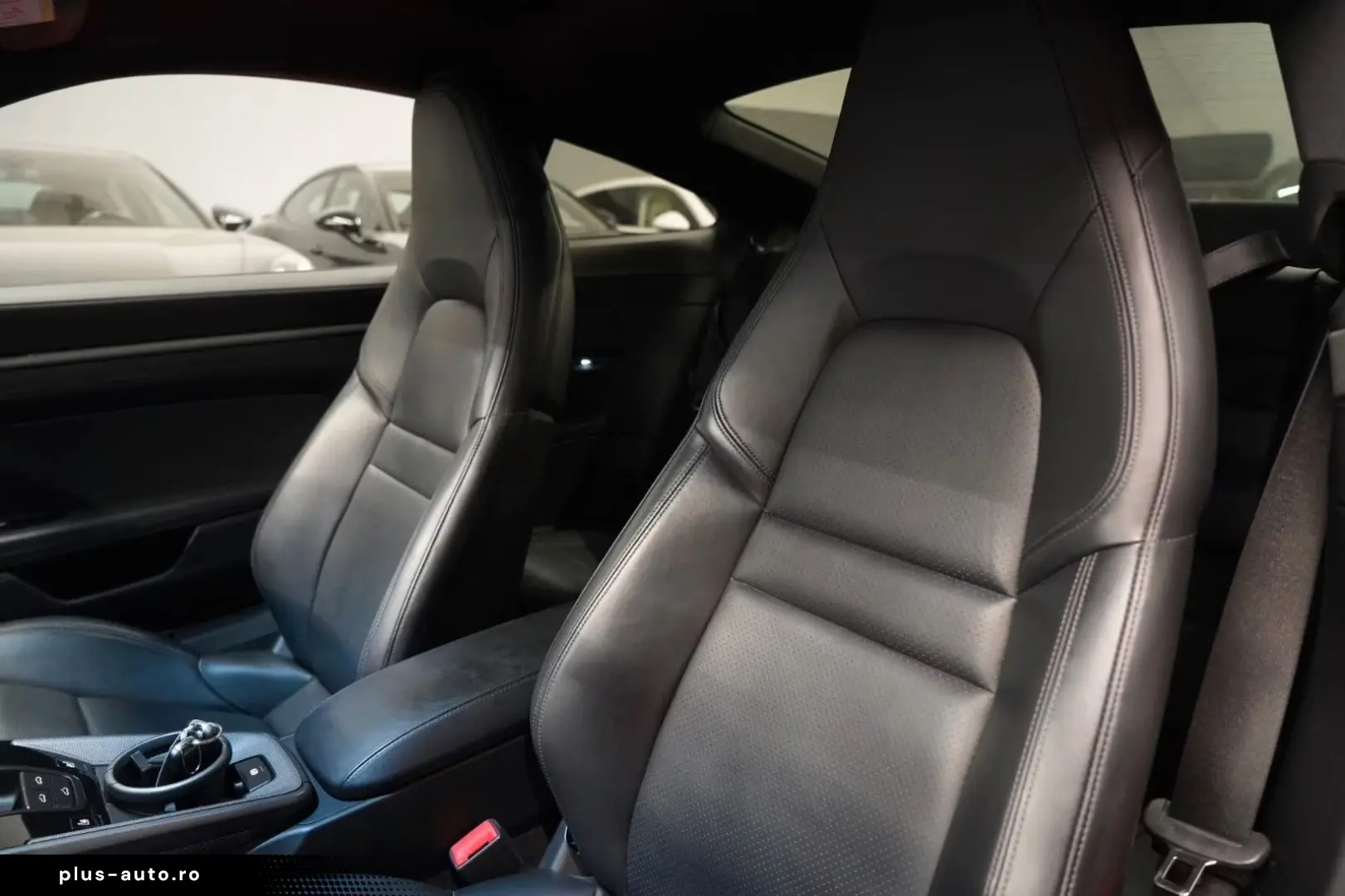 PORSCHE 992 911 Carrera 4
